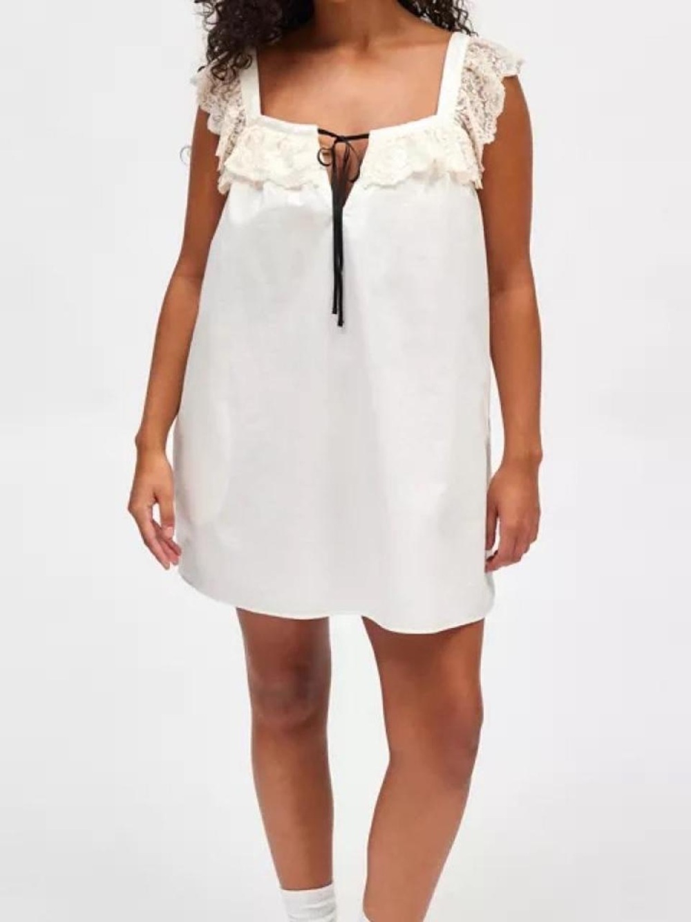 URBAN OUTFITTERS WHITE DRESS WITH LACR